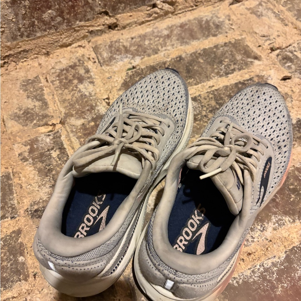 Brooks Men's Athletic Running Shoes - Light Gray with Navy Insoles